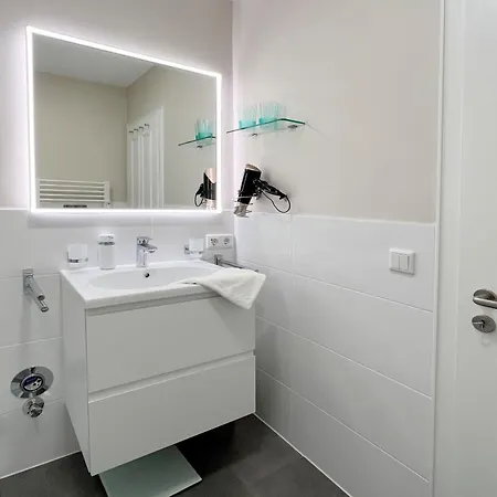 Apartment App 4 